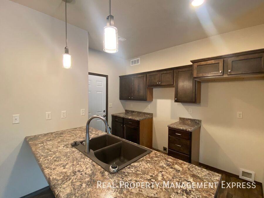 5824 S Whisper Creek Pl - Photo 4 of 17