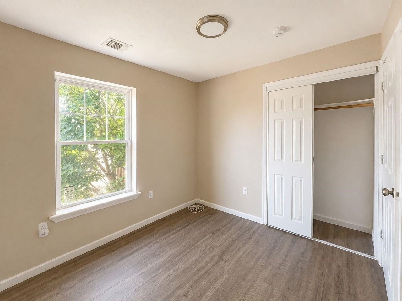 242 Rosa Parks Blvd - Photo 3 of 6