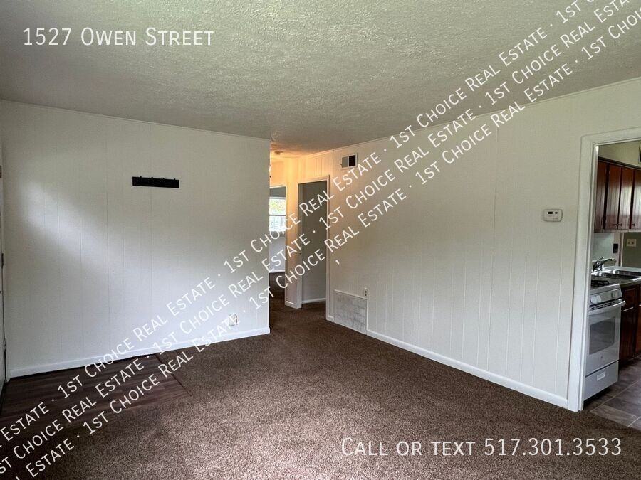 1527 Owen St - Photo 3 of 17