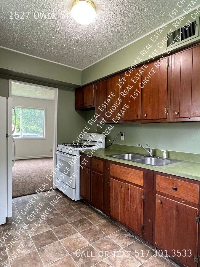 1527 Owen St - Photo 5 of 17