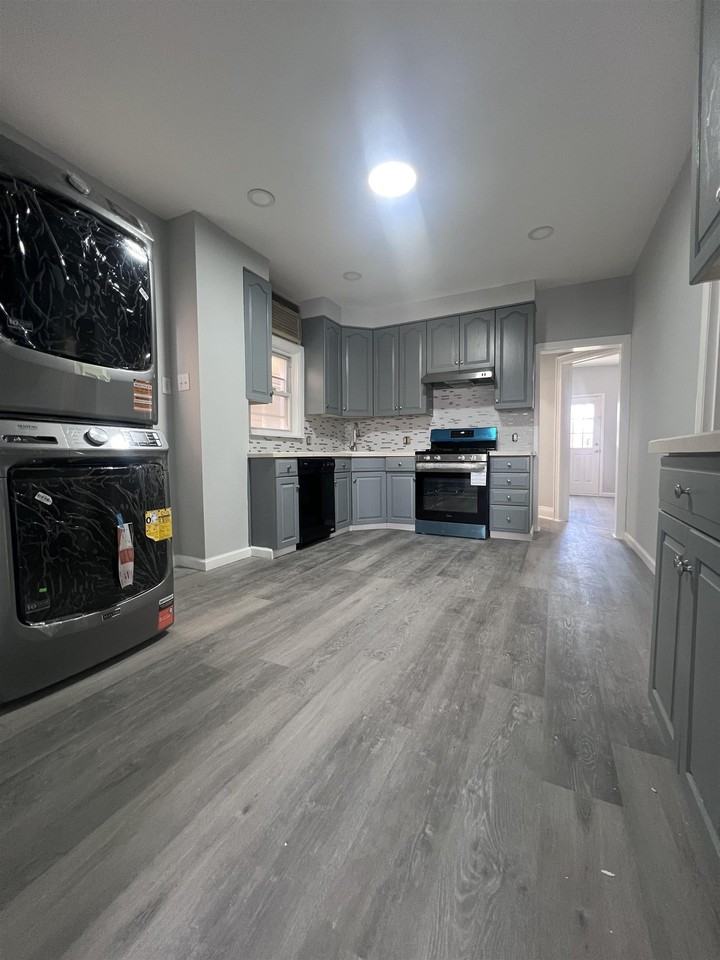 82 W 22nd St #1 - Photo 3 of 16