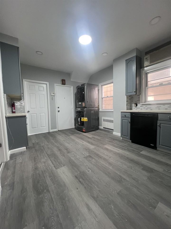 82 W 22nd St #1 - Photo 4 of 16