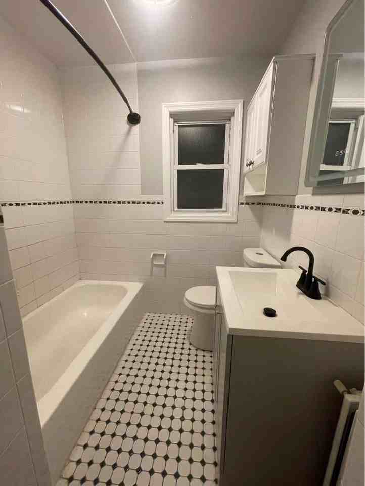 78 W 51st St #2 - Photo 5 of 11