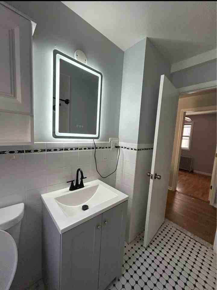 78 W 51st St #2 - Photo 7 of 11