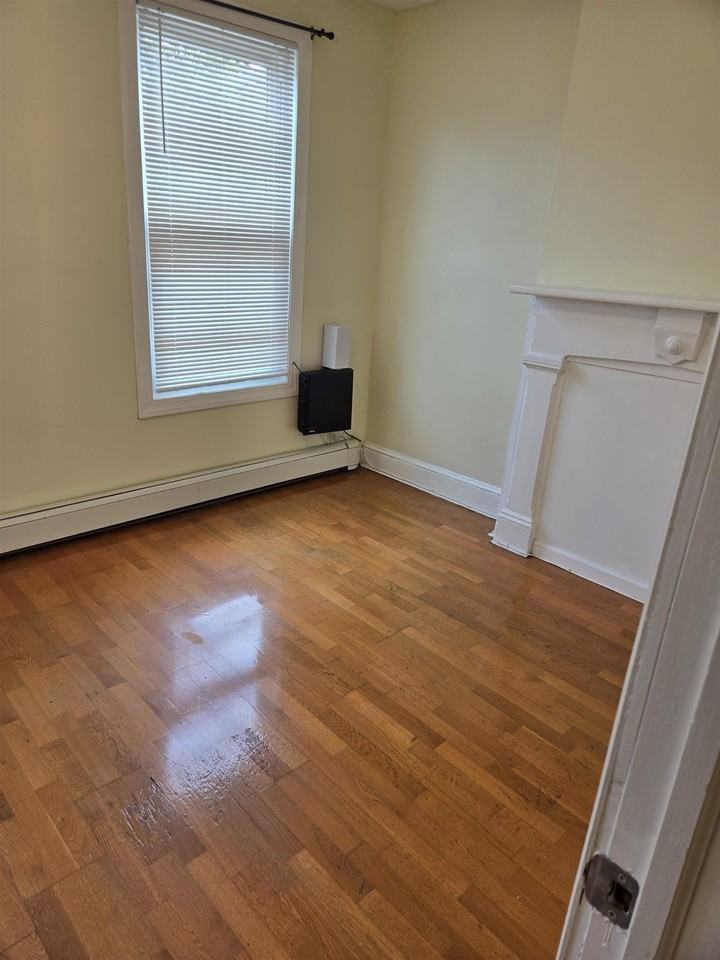 281 Monmouth St #3 - Photo 6 of 9
