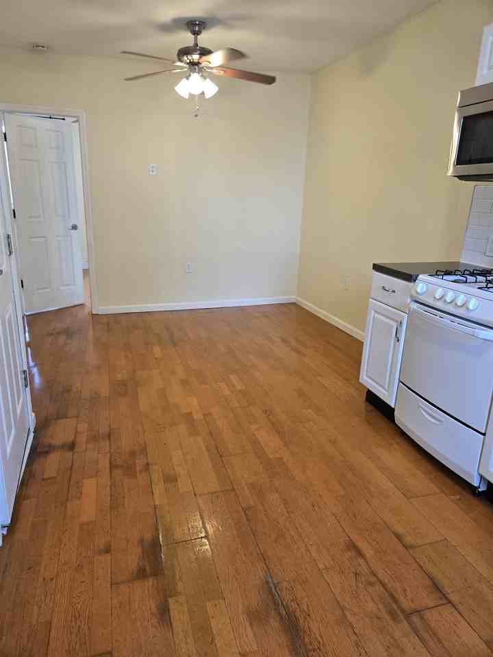 281 Monmouth St #3 - Photo 7 of 9