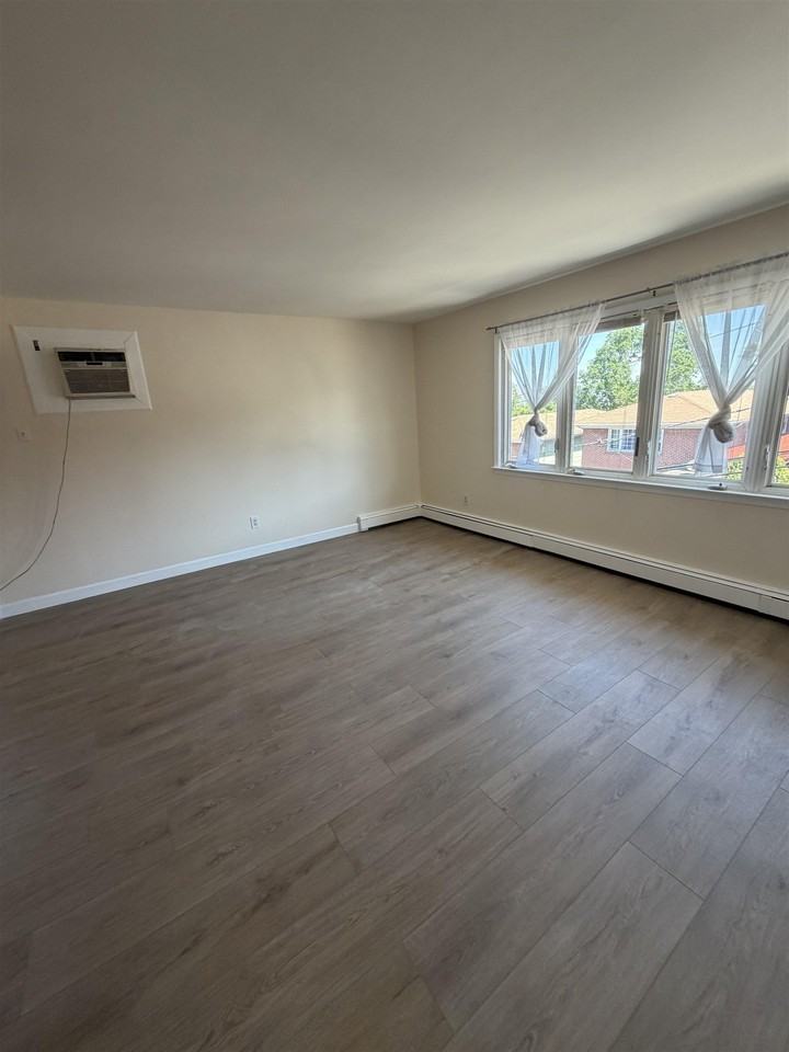 1507 74th St #2 - Photo 5 of 27