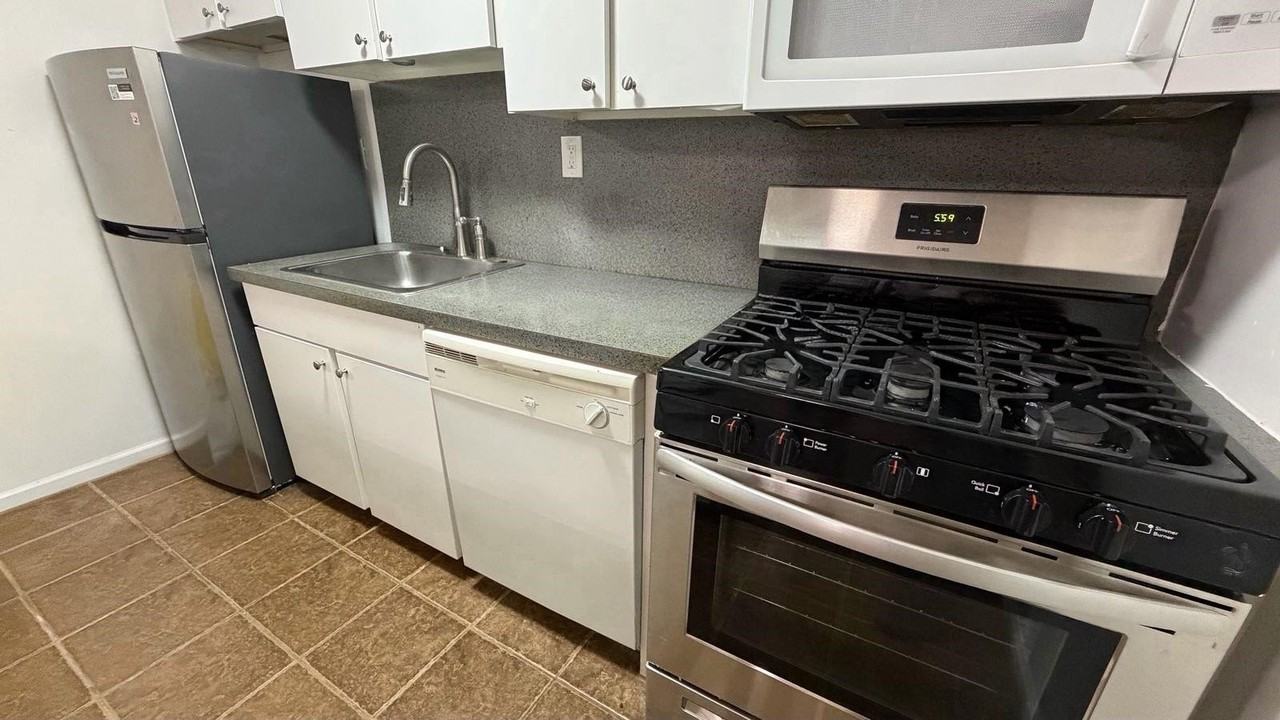 225 Halladay St #2 - Photo 6 of 8
