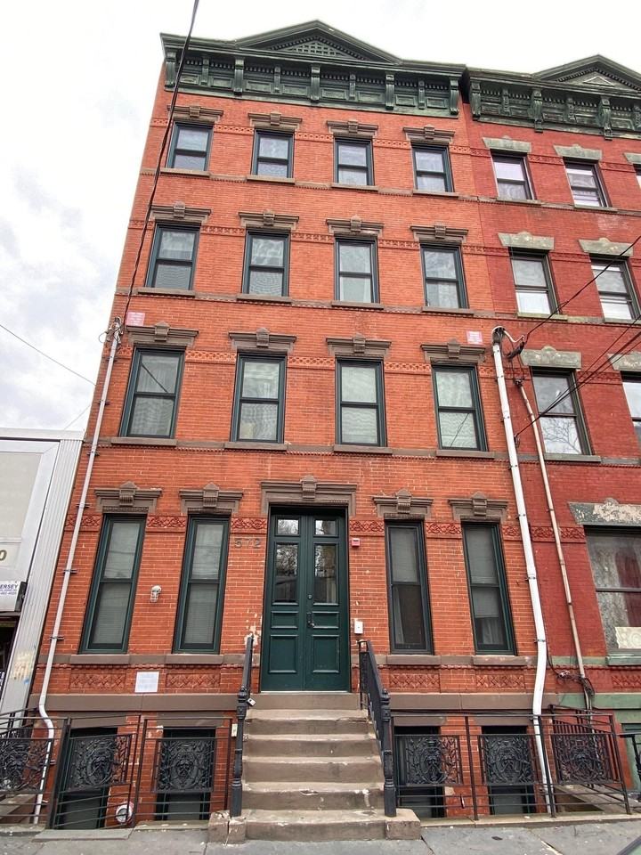 572 Jersey Ave #1R