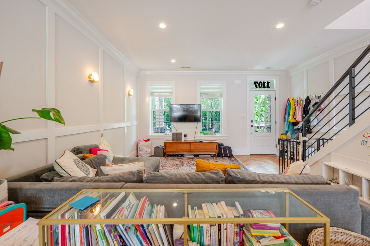 1107 7th St Ne - Photo 4 of 50