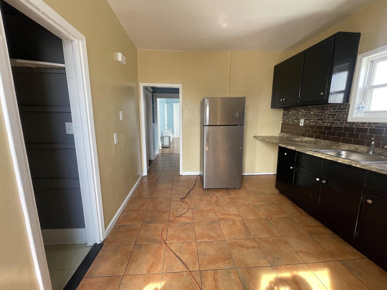 297 Fulton Ave - Photo 3 of 20