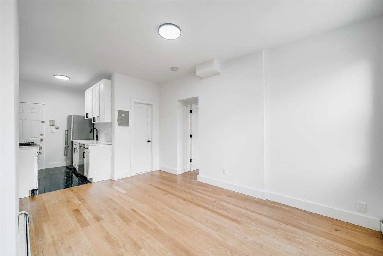 216 Jefferson St #2