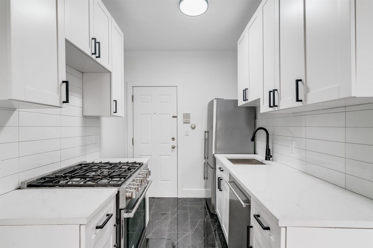 216 Jefferson St #2 - Photo 3 of 11