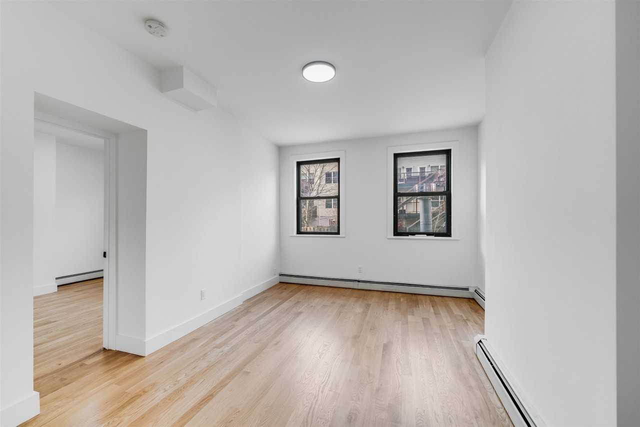 216 Jefferson St #2 - Photo 4 of 11