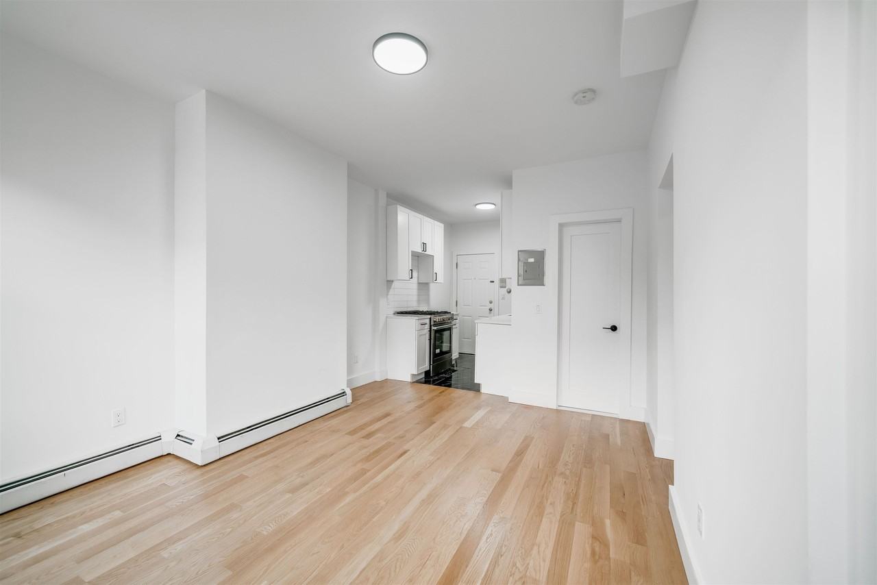 216 Jefferson St #2 - Photo 5 of 11