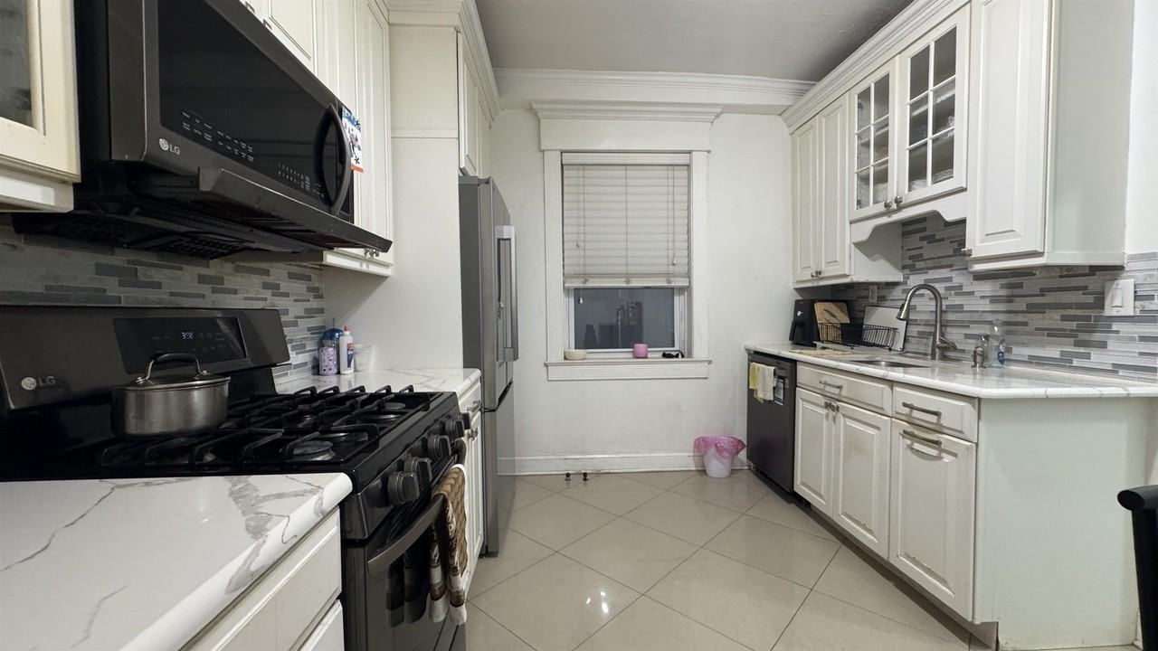 325 79th St #26 - Photo 3 of 19
