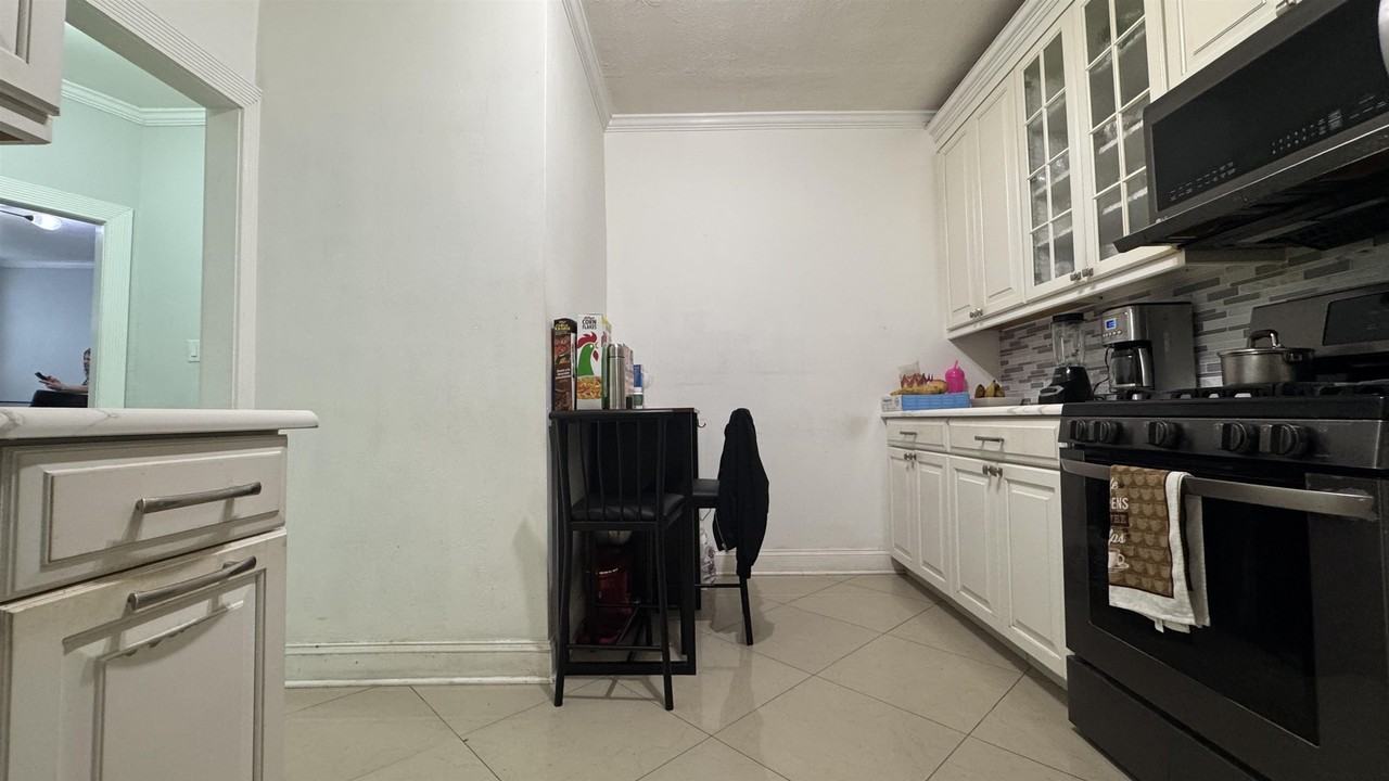 325 79th St #26 - Photo 4 of 19