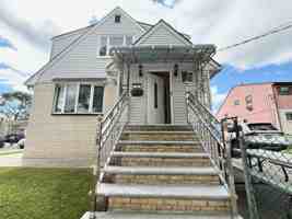 featured image of 15 Suburbia Dr #2