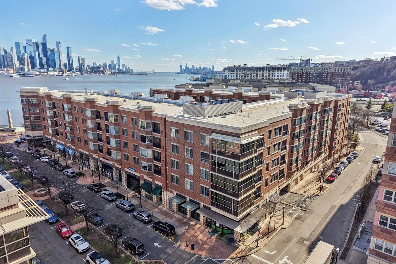22 Ave At Port Imperial #413