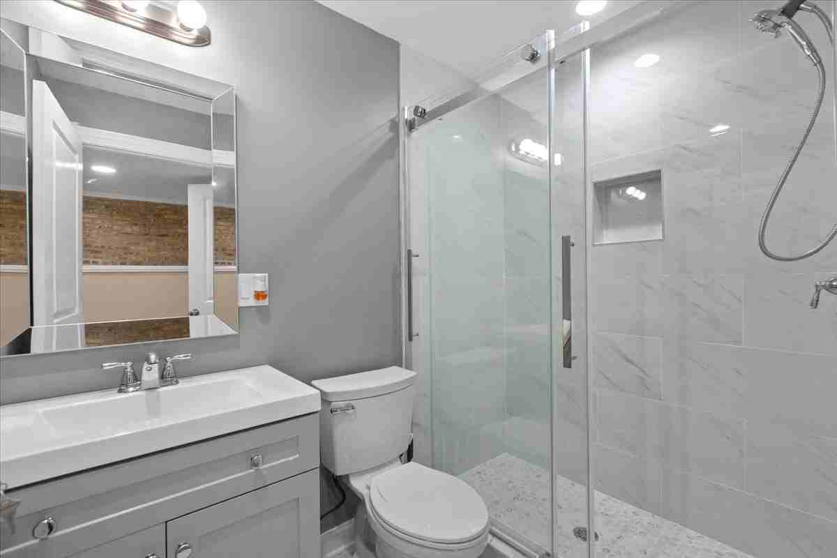 1635 N Ashland Ave #G - Photo 6 of 8
