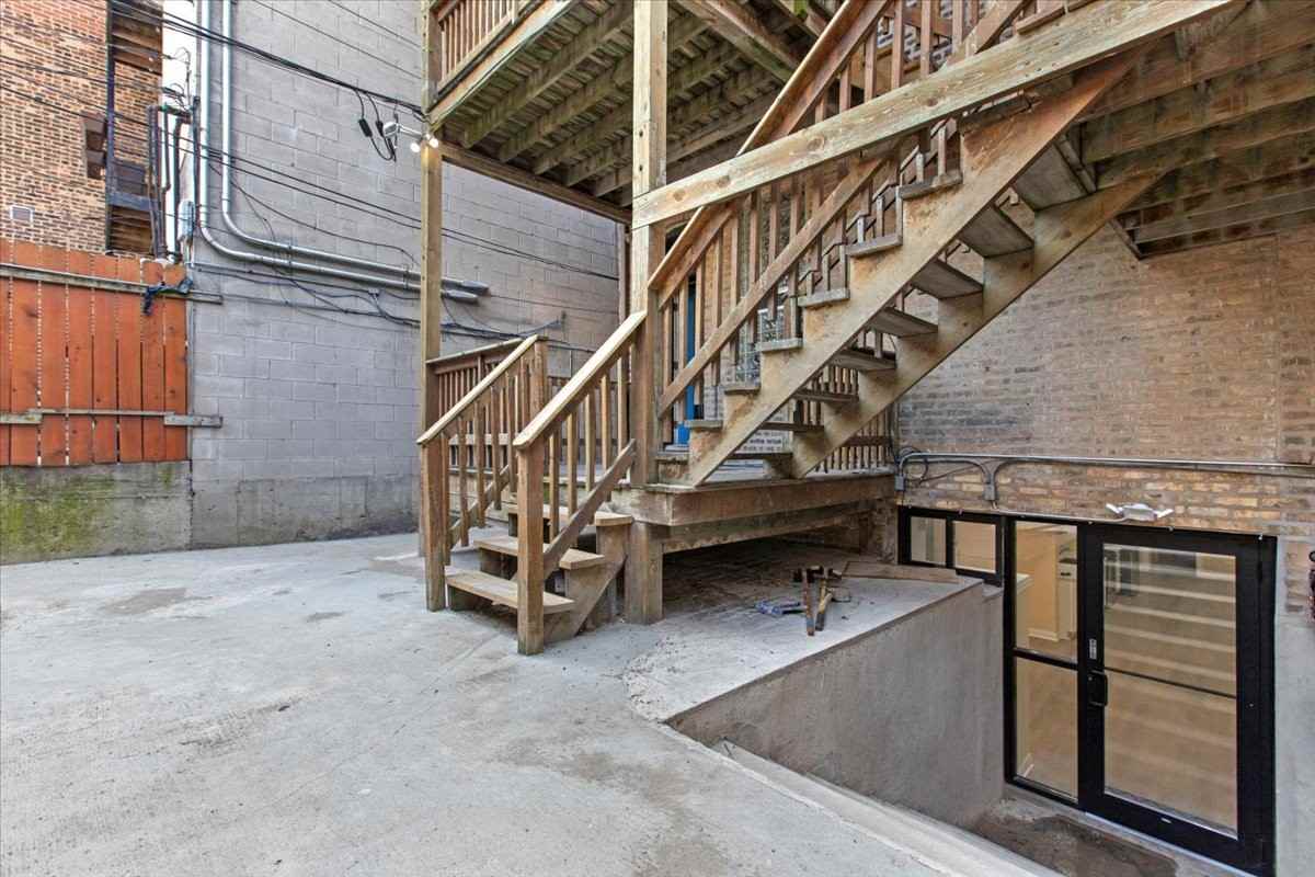 1635 N Ashland Ave #G - Photo 7 of 8