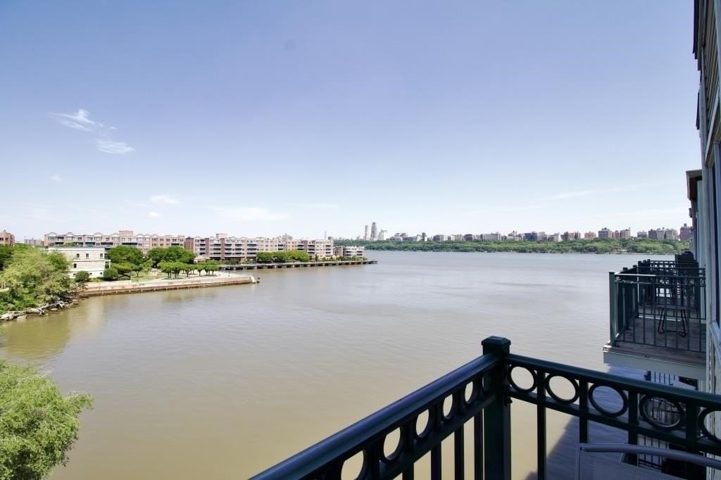 340 The Promenade - Photo 2 of 46
