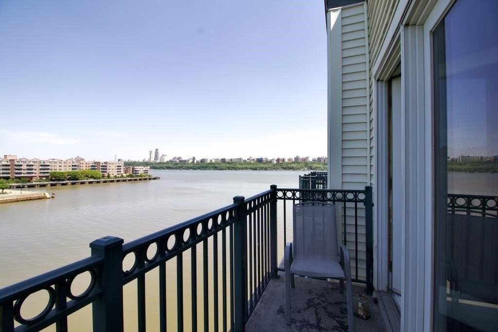 340 The Promenade - Photo 3 of 46