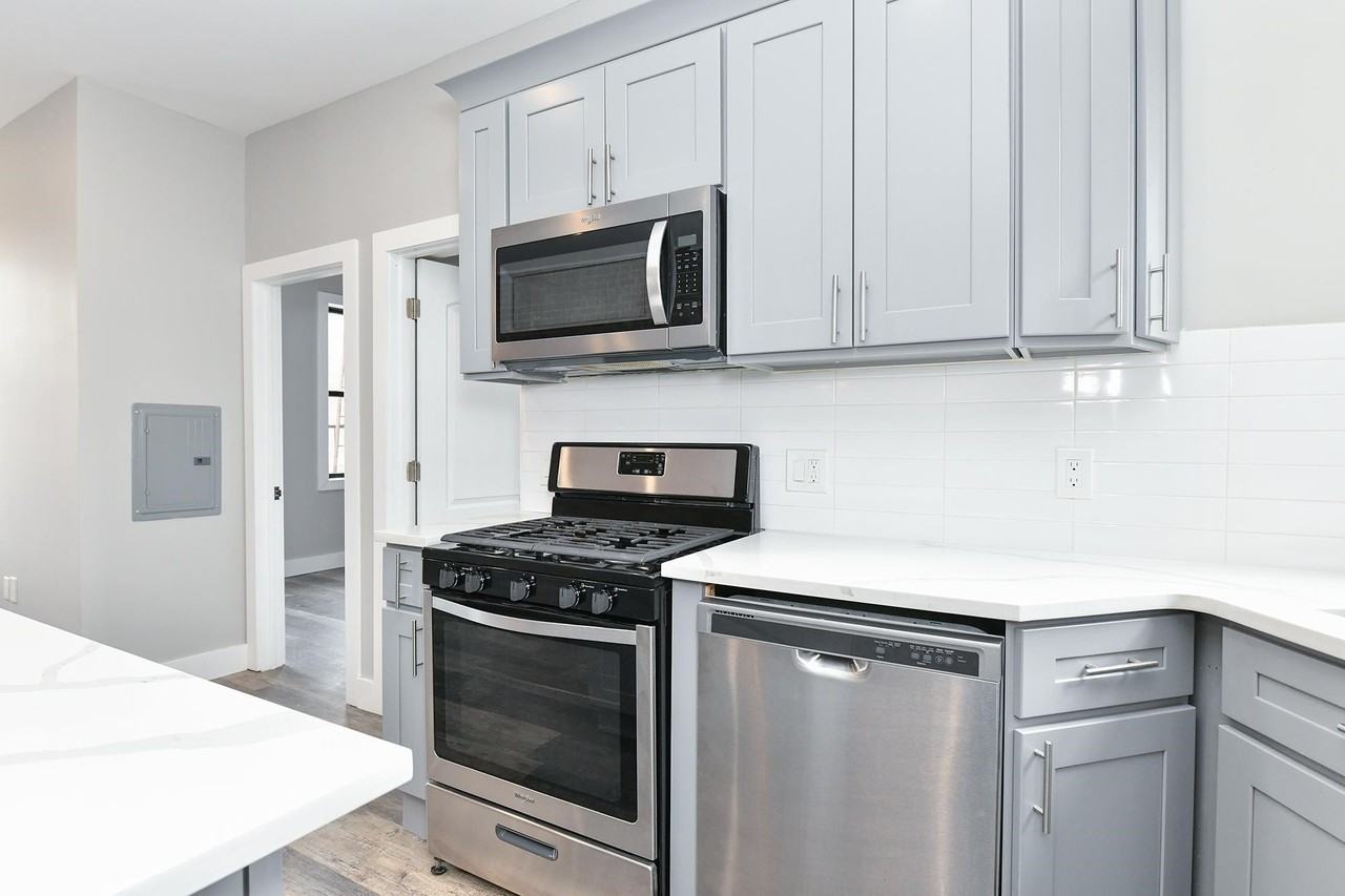 30 63rd St #2R - Photo 3 of 16