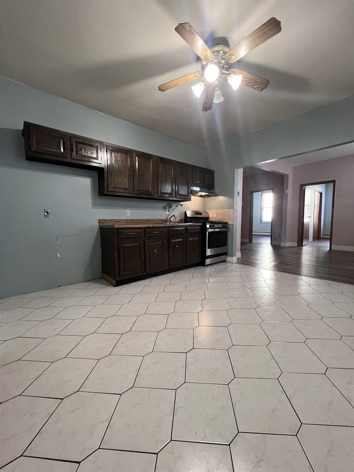 407 Kennedy Blvd #1R
