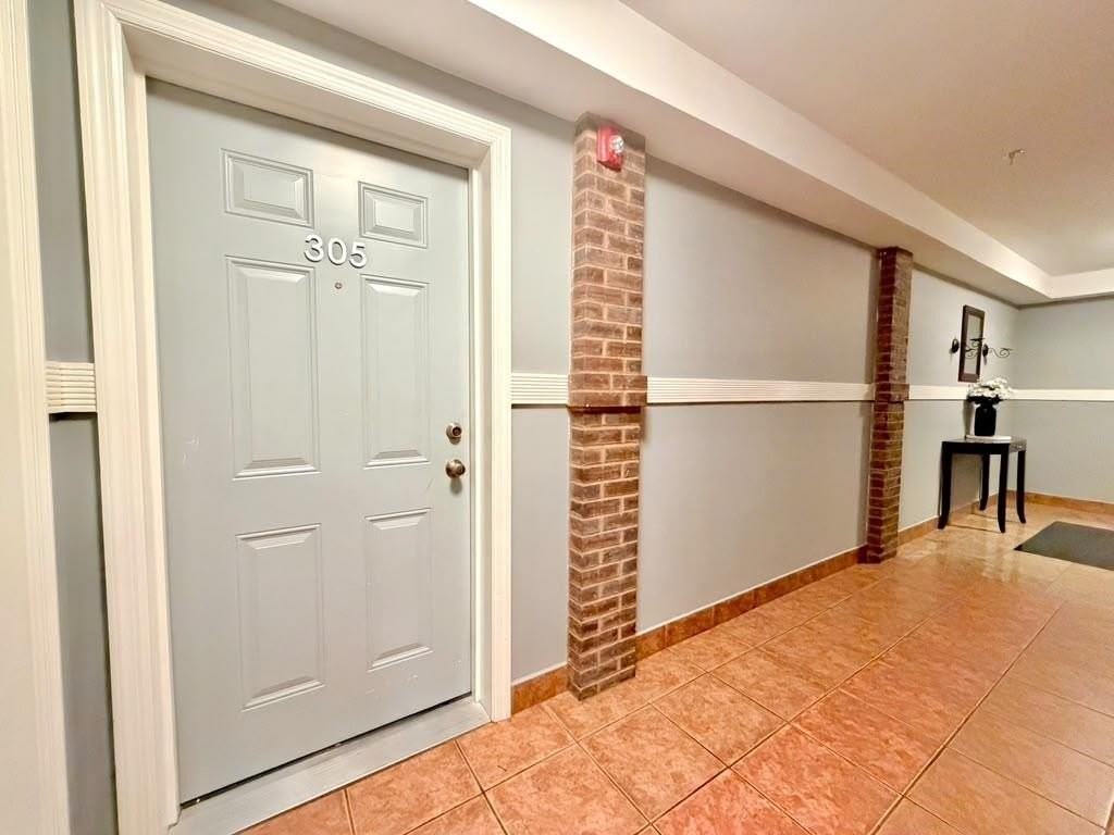 135 38th St #701 - Photo 4 of 23