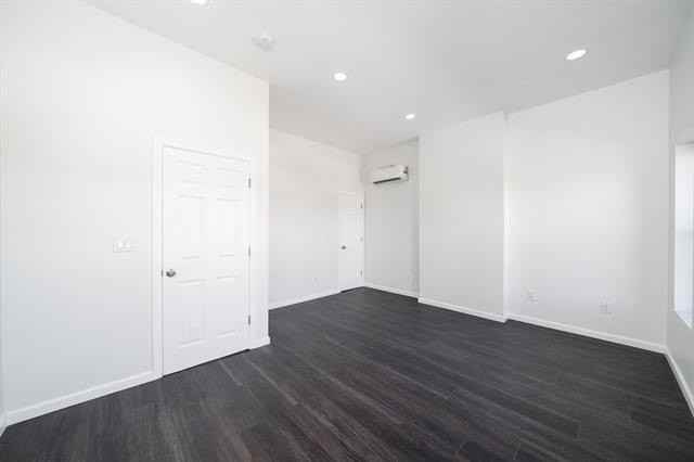 258 Suydam Ave - Photo 5 of 14