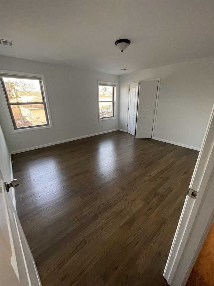 7611 Newkirk Ave - Photo 7 of 17
