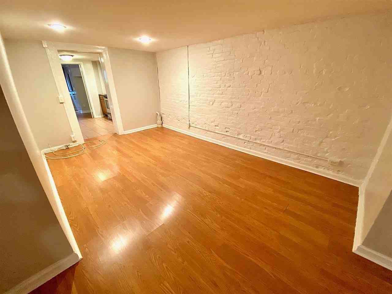 611 Bloomfield St #GRDN - Photo 2 of 13