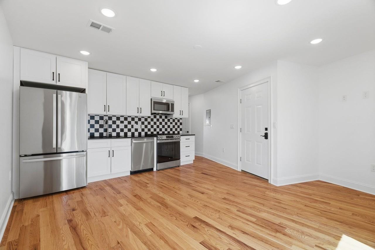 14 W 49th St #2 - Photo 5 of 17
