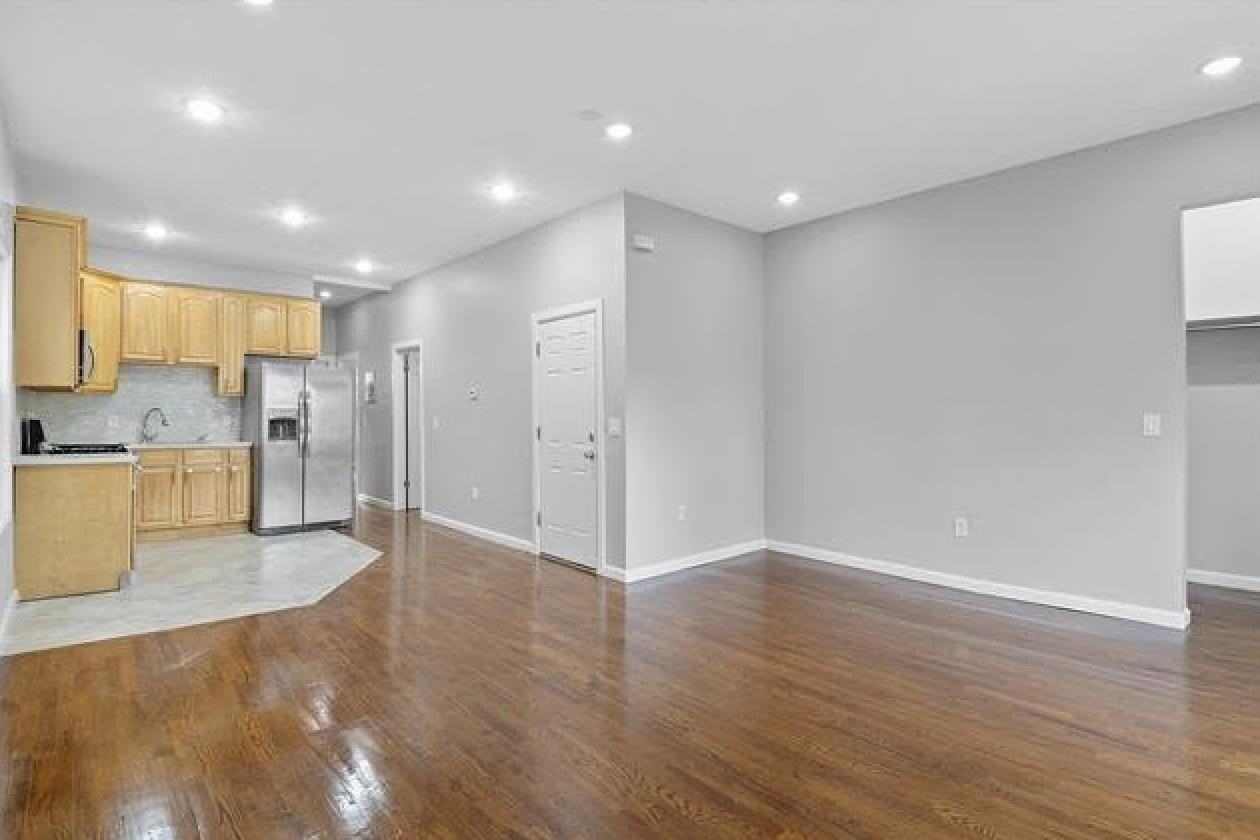 35 Lexington Ave #2 - Photo 2 of 11
