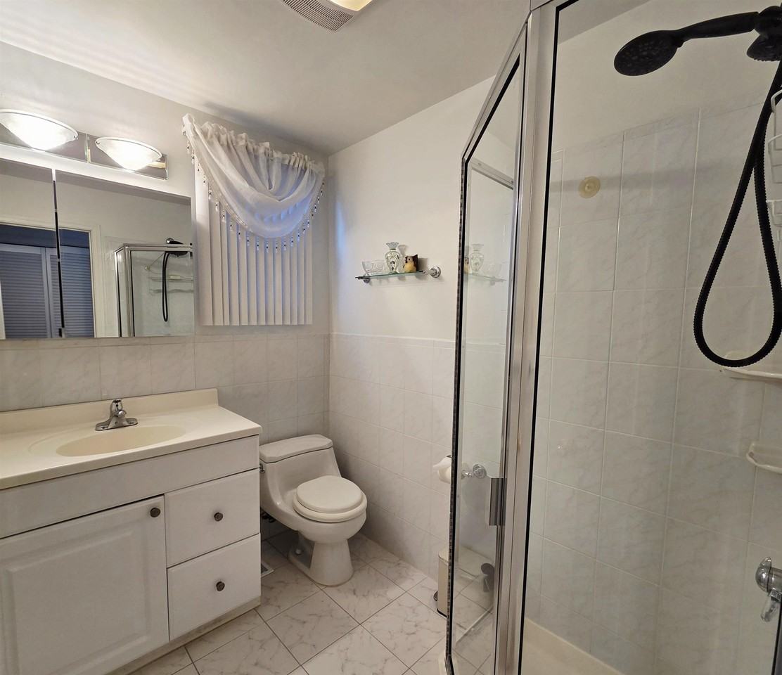 906 20th St #1 - Photo 3 of 9