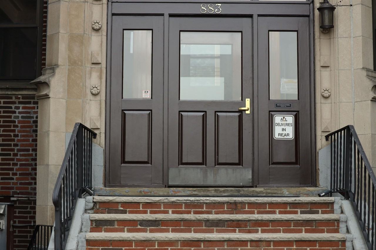 883 Boulevard E #1C - Photo 3 of 11