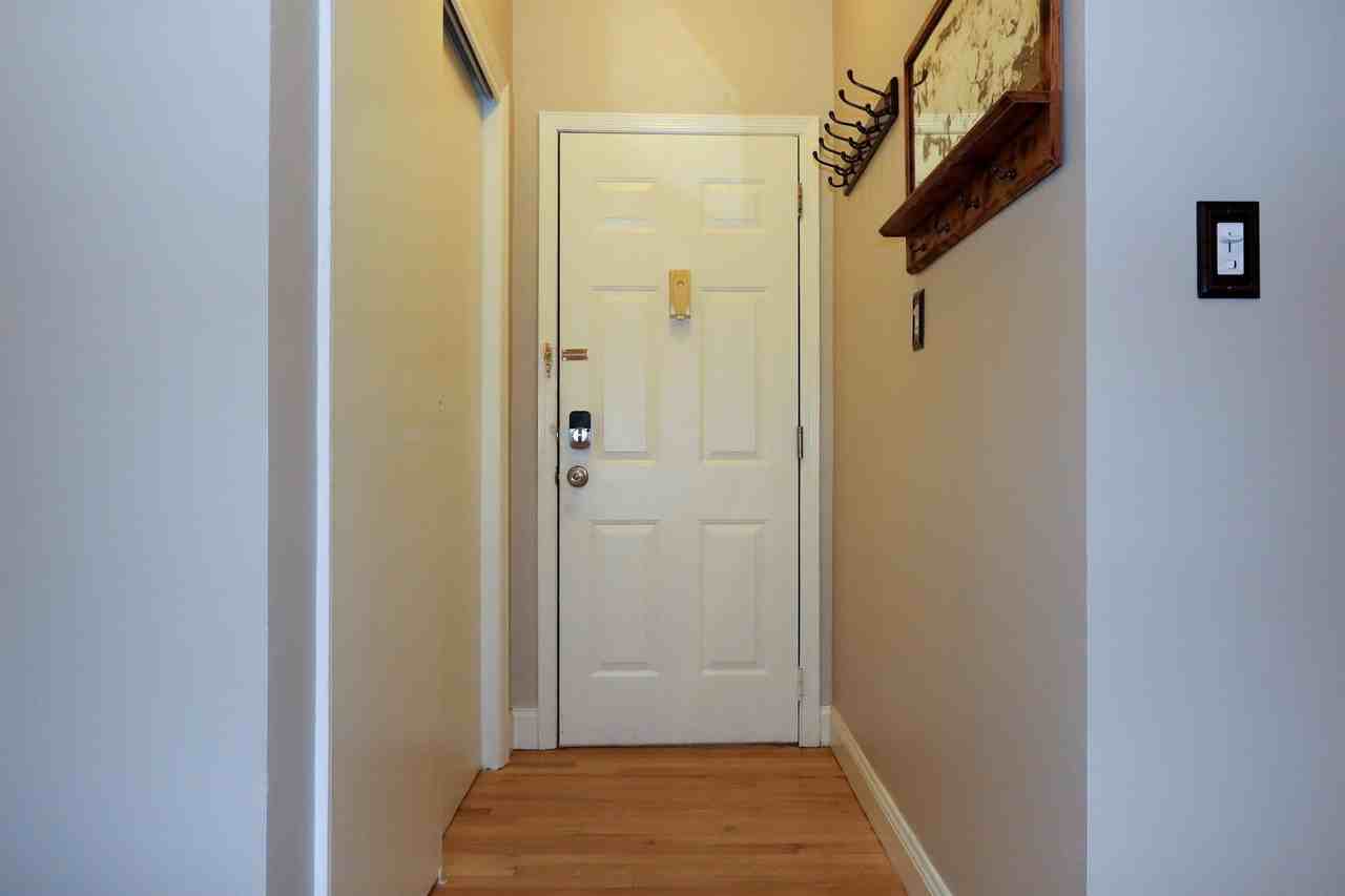 883 Boulevard E #1C - Photo 4 of 11