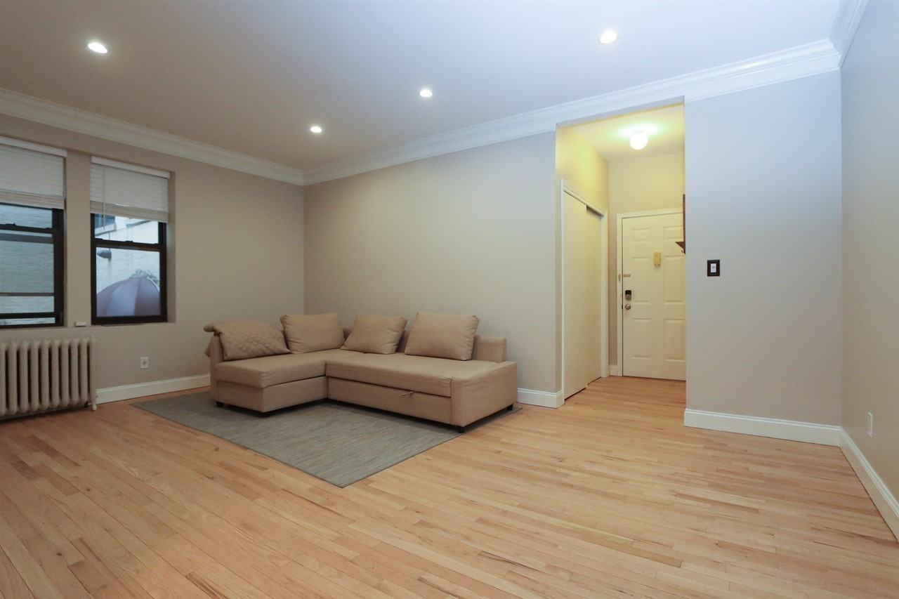 883 Boulevard E #1C - Photo 5 of 11