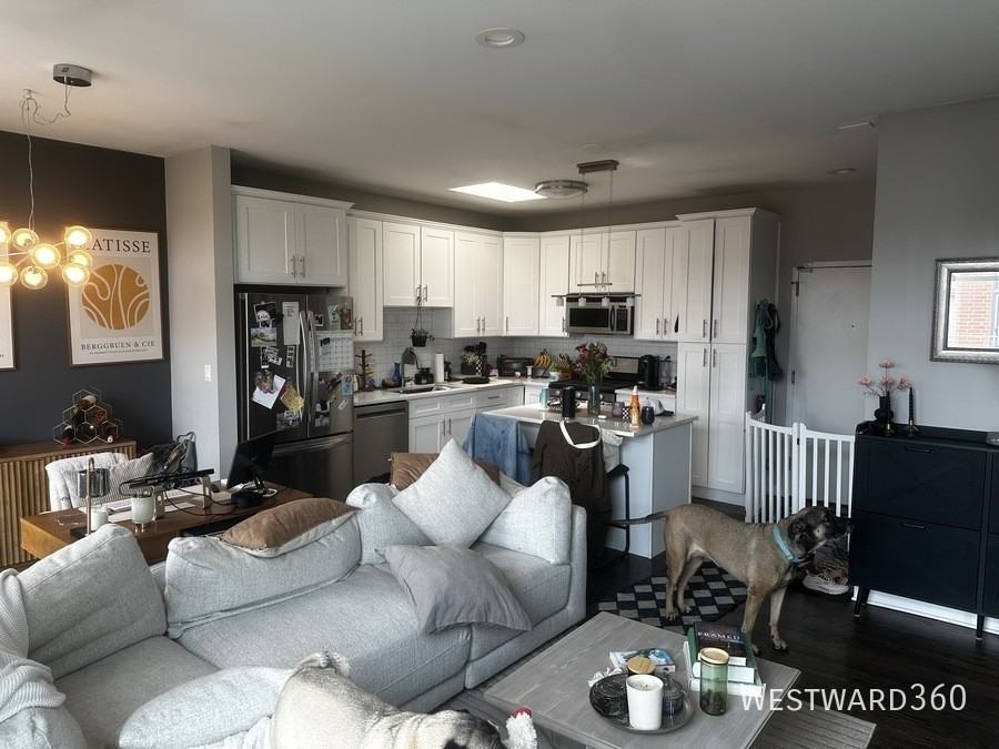 1830 N Winchester Ave #315 - Photo 7 of 18
