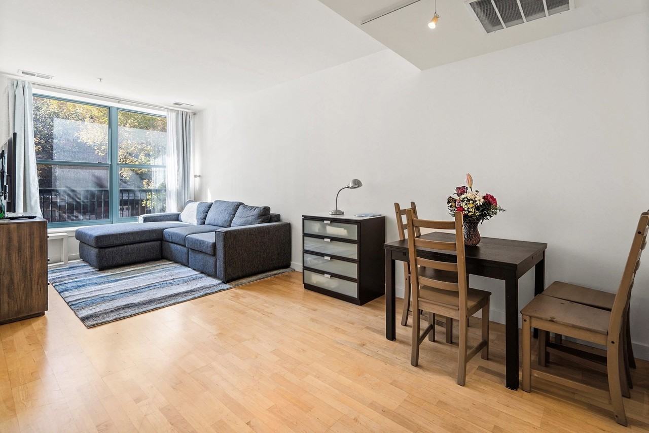 222 Montgomery St #1D - Photo 3 of 20
