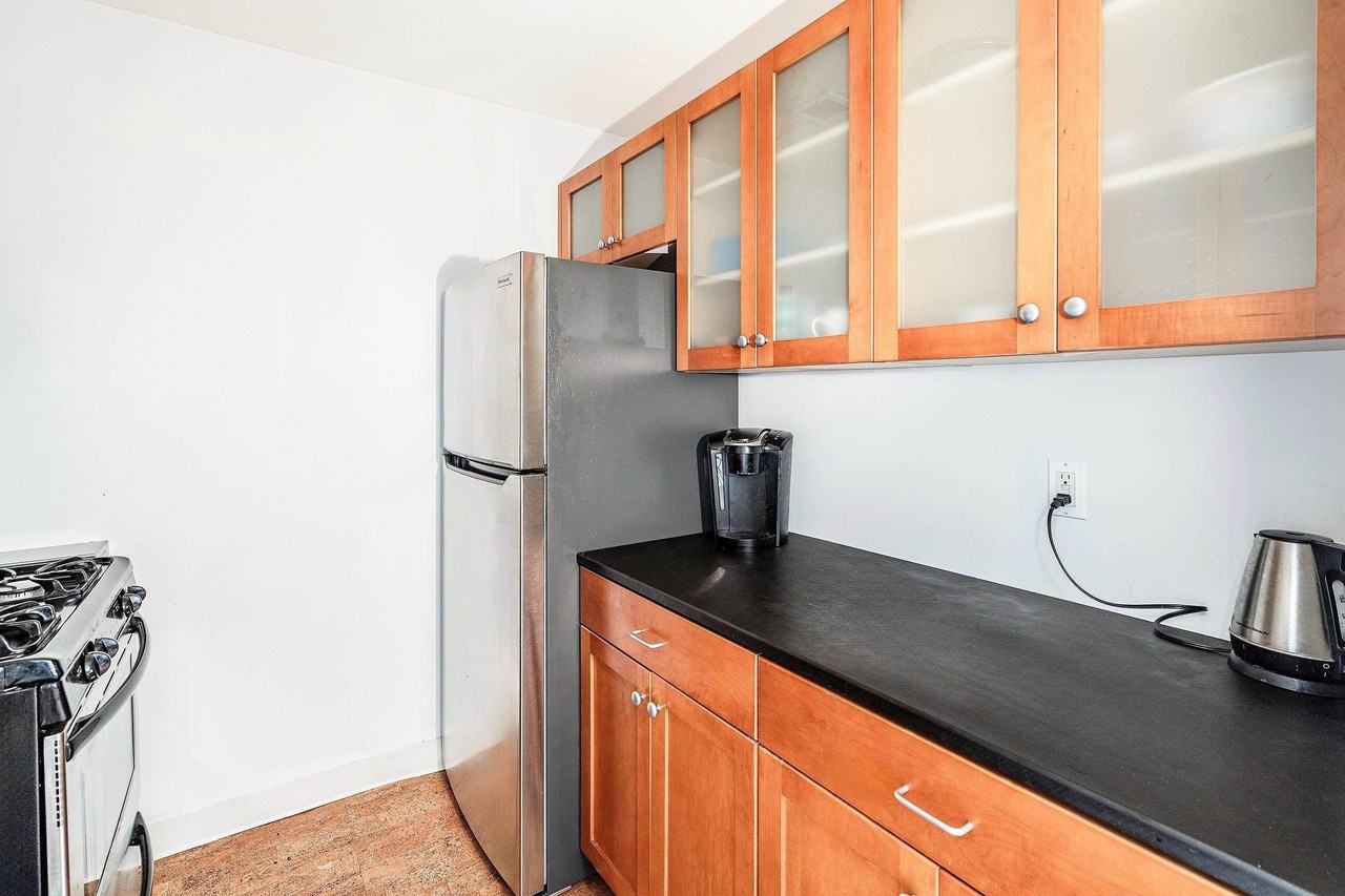 222 Montgomery St #1D - Photo 5 of 20