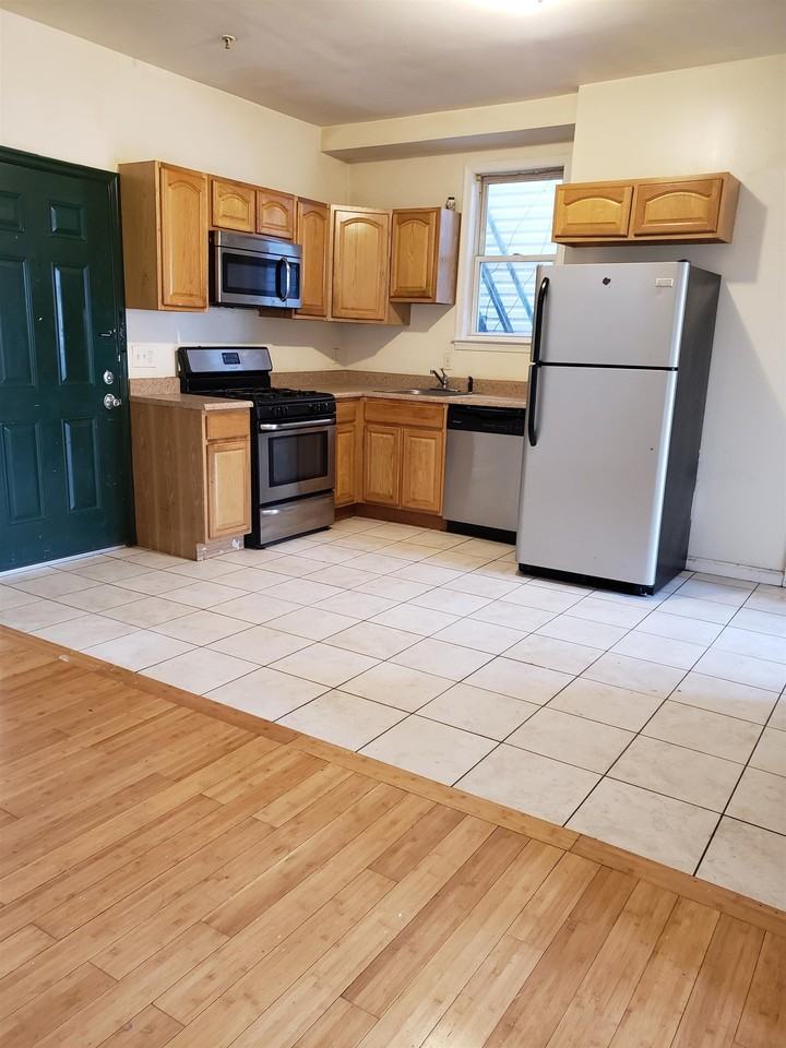 385 Avenue C #3