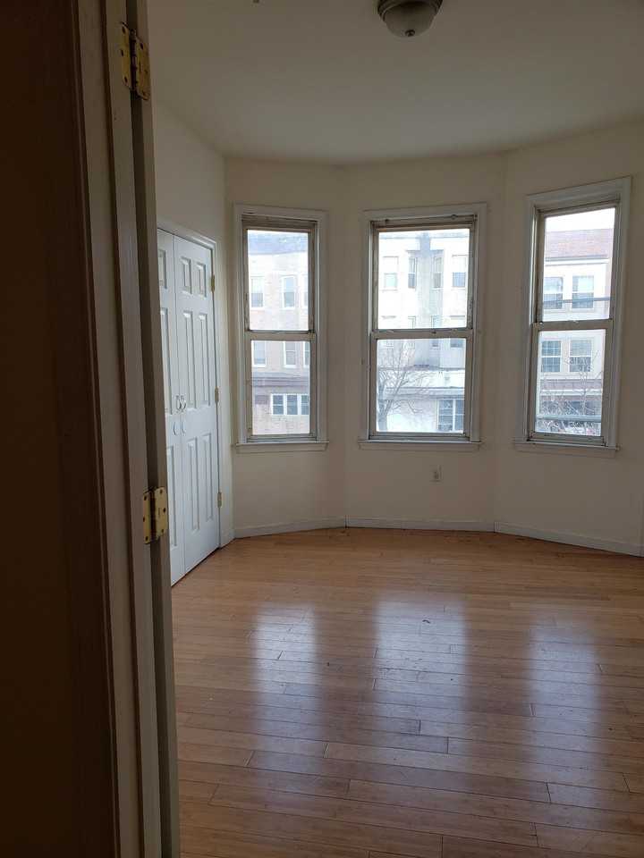 385 Avenue C #3 - Photo 6 of 10