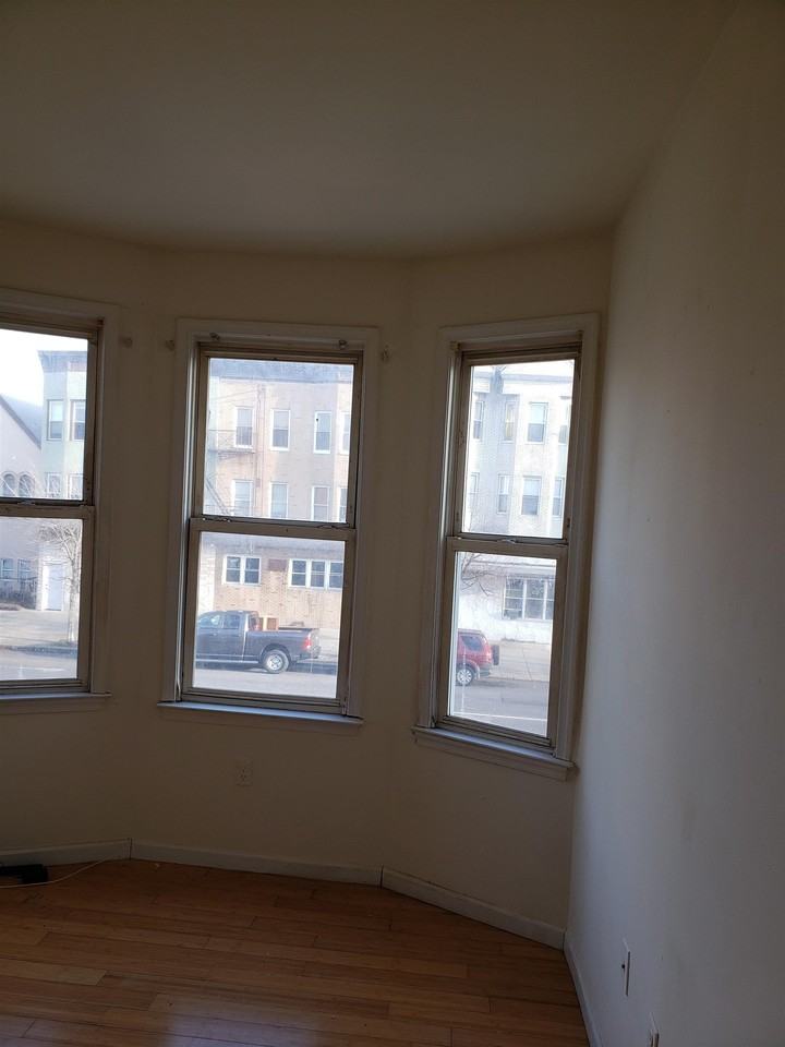 385 Avenue C #3 - Photo 7 of 10