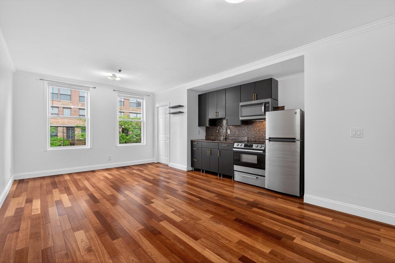 262 Warren St #3 - Photo 5 of 11