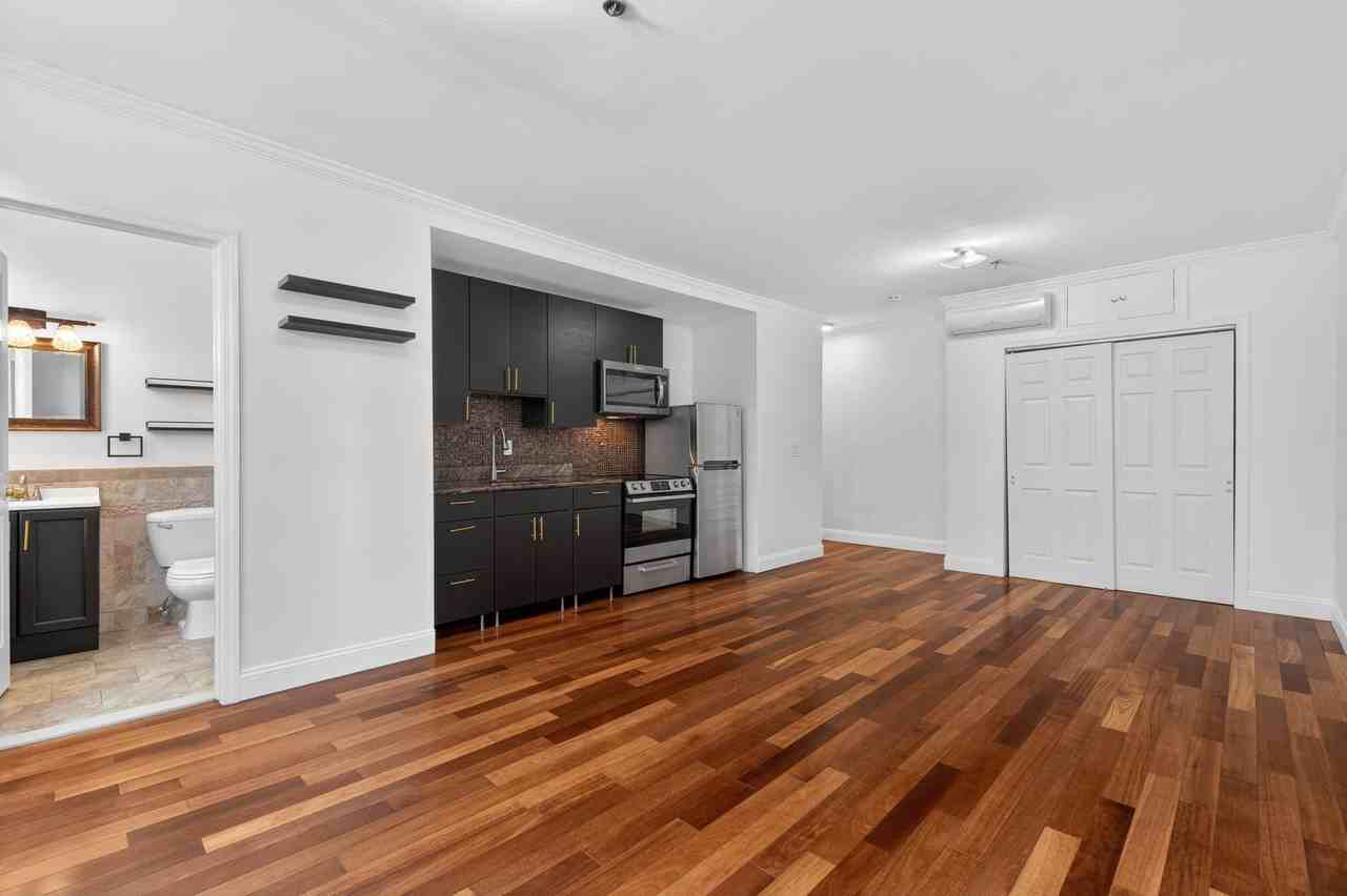 262 Warren St #3 - Photo 7 of 11