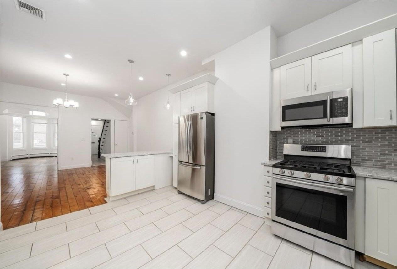 28 Jones St - Photo 2 of 17