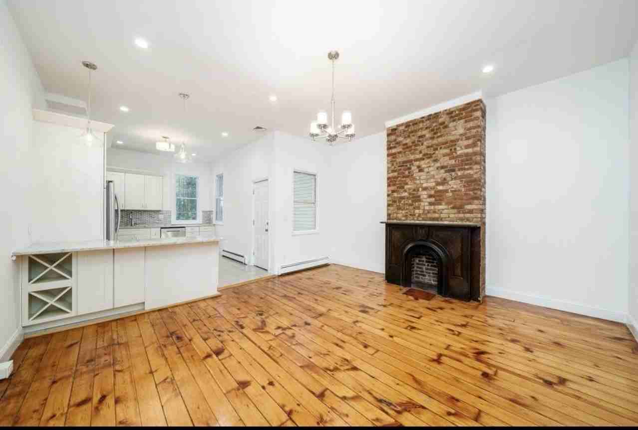 28 Jones St - Photo 5 of 17