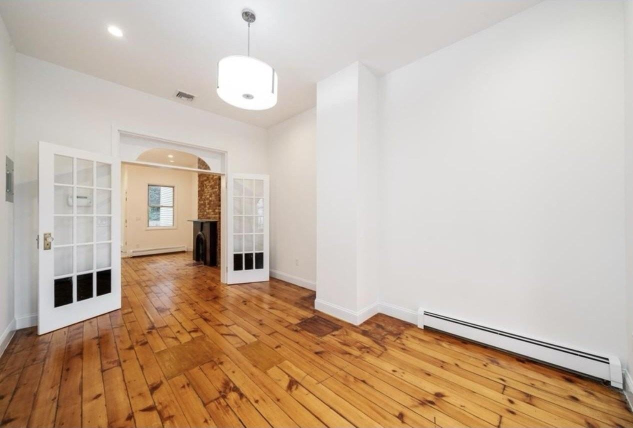 28 Jones St - Photo 6 of 17
